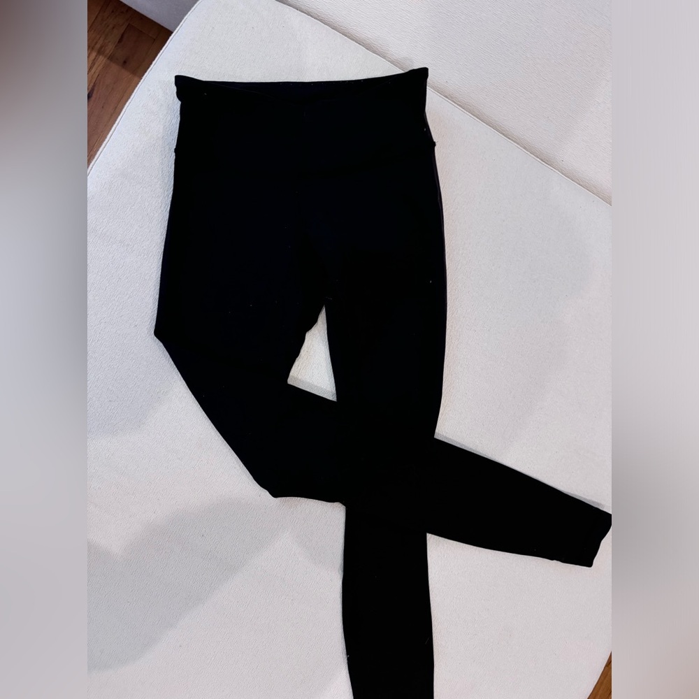 Lululemon Wonder Under Leggings. Full length.